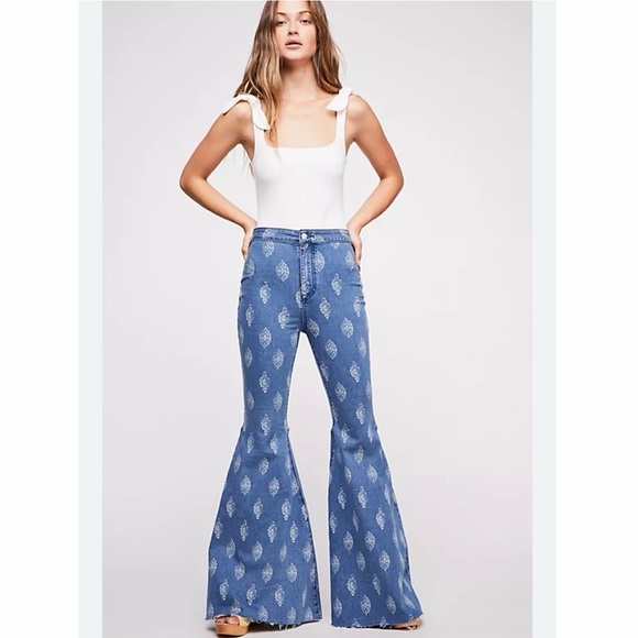 We The Free Denim - We The Free Just Float On Flare Jeans Free People Blue size 24